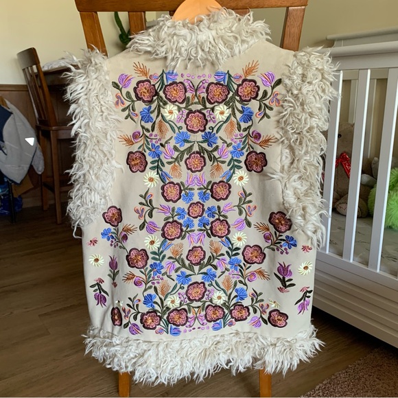 Rare Free People Suede Floral Embroidered Fur Trimmed Vest NWT - Picture 2 of 7